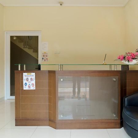 Dago Suites Syariah Cikarang Mitra Reddoorz Bekasi Exterior photo