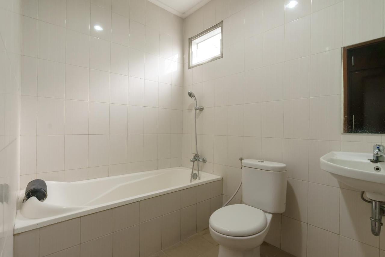 Dago Suites Syariah Cikarang Mitra Reddoorz Bekasi Exterior photo
