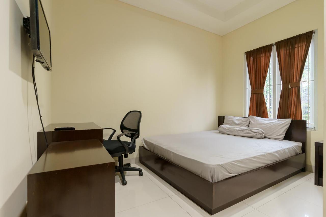 Dago Suites Syariah Cikarang Mitra Reddoorz Bekasi Exterior photo
