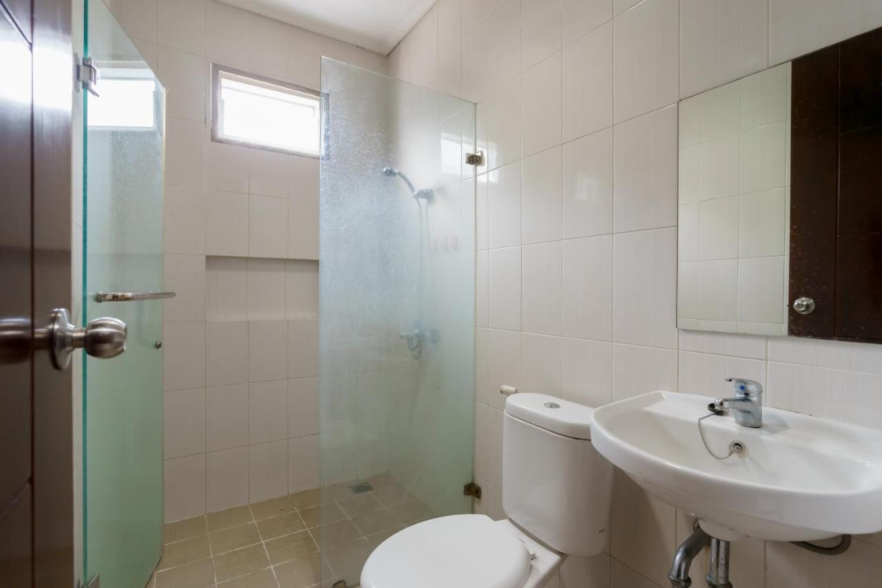 Dago Suites Syariah Cikarang Mitra Reddoorz Bekasi Exterior photo